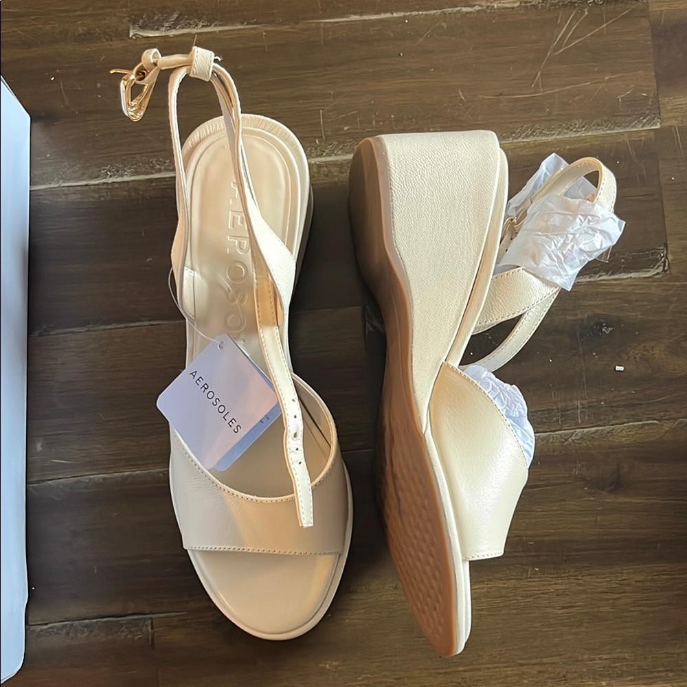 AEROSOLES NWT Women's Beige Wedge Sandals Sz 8
